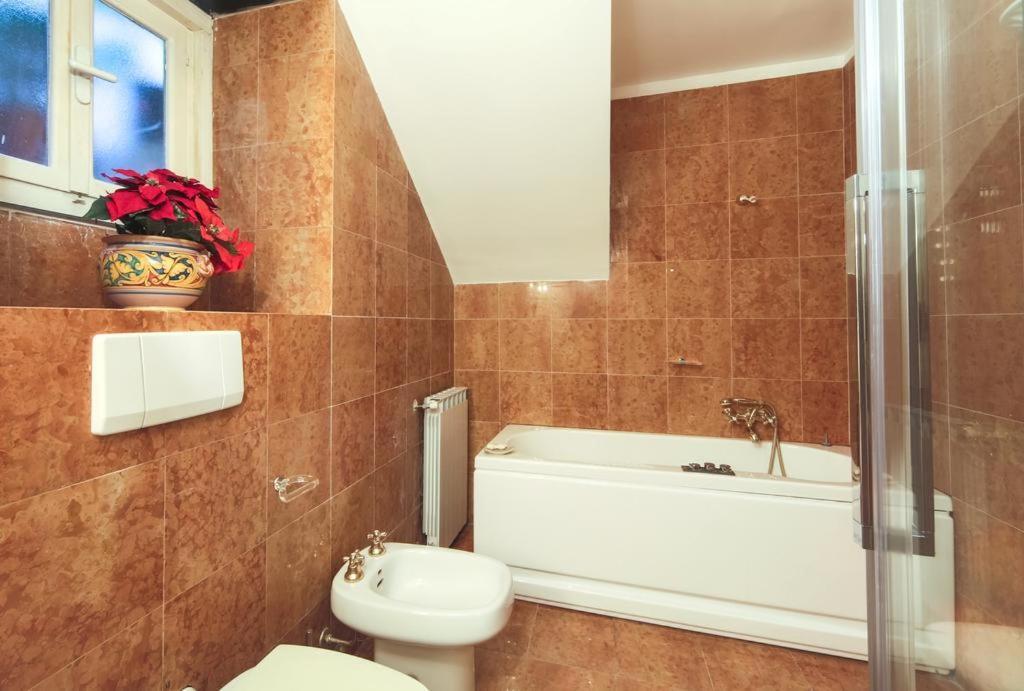 Chiossone Suites Genoa Bagian luar foto